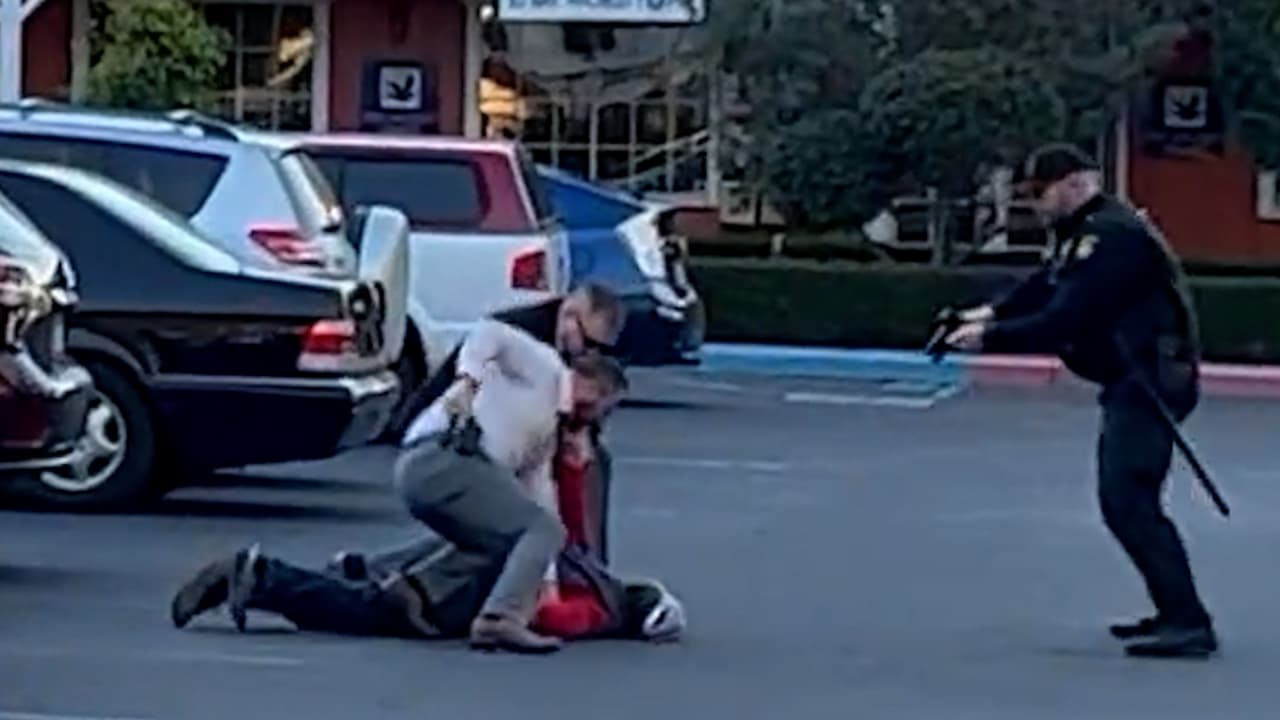 <b>Video.</b> Este es el momento en el que arrestan al sospechoso del tiroteo en Half Moon Bay.