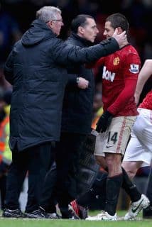 La decisión de Ferguson por fichar a Hernández antes que a Özil se conoce con la salida de la autobiografía del escocés.