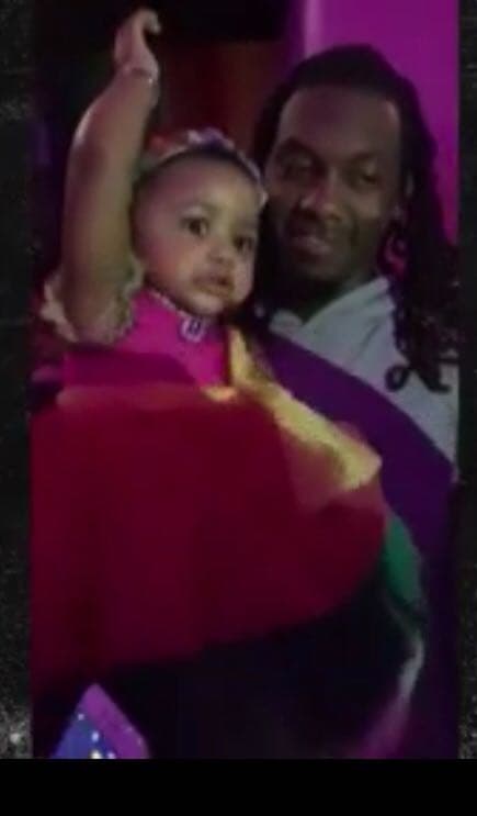 Además, según reseñó TMZ,
<b> hubo una gran mesa de postres, infinidad de globos y </b>diferentes actividades para entretener a los pequeños invitados como un taller para que los niños construyeran su propio oso de peluche.