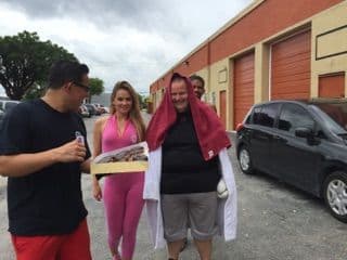 Raúl de Molina se preparó para su gran batalla en el ring del boxeo contra Carlitos el Productor. Y su entrenadora Ximena Cordoba estuvo allí apoyándolo todo el tiempo.