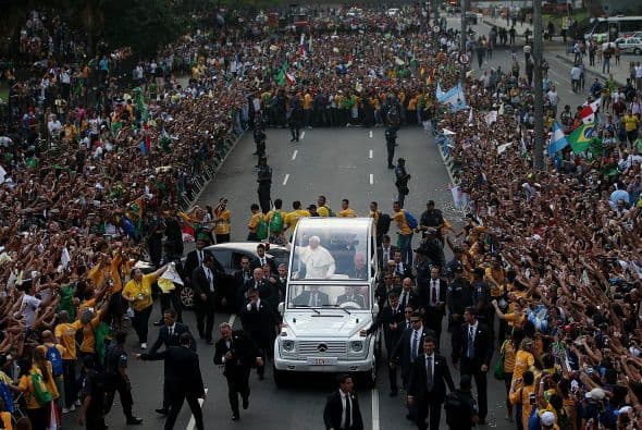 Durante la Jornada Mundial de la Juventud en Río de Janeiro, Brasil, Francisco fue recibido como estrella de rock por los jóvenes del mundo.