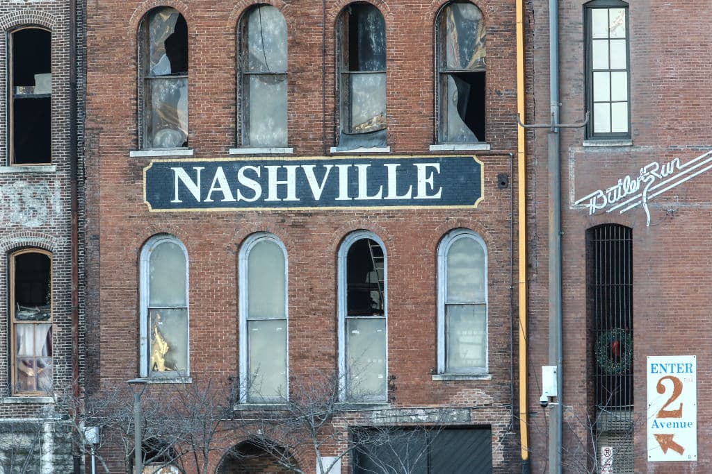 Autoridades identifican al presunto autor de la explosión en Nashville y dicen que hallaron sus restos en el lugar