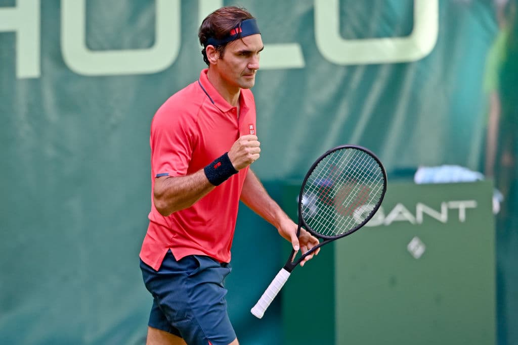 Roger Federer comienza con victoria su gira sobre césped