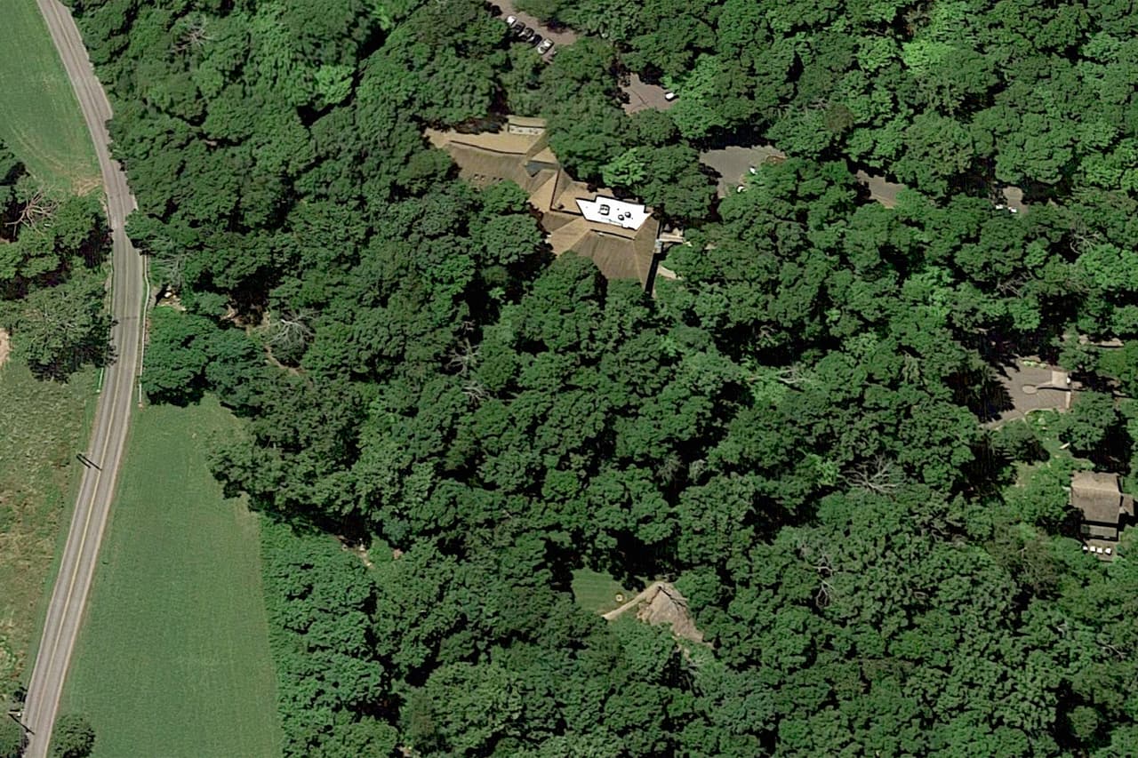 <i><b>Museo de Arte al Aire Libre del Condado de Holmes, Ohio.</b></i> La visita a las colinas y bosques frondosos del país Amish es un escape bucólico y relajante, a menos de dos horas al noreste de Columbus. En este museo encontrará fabulosas obras de artistas regionales expuestas al aire libre.
<br>