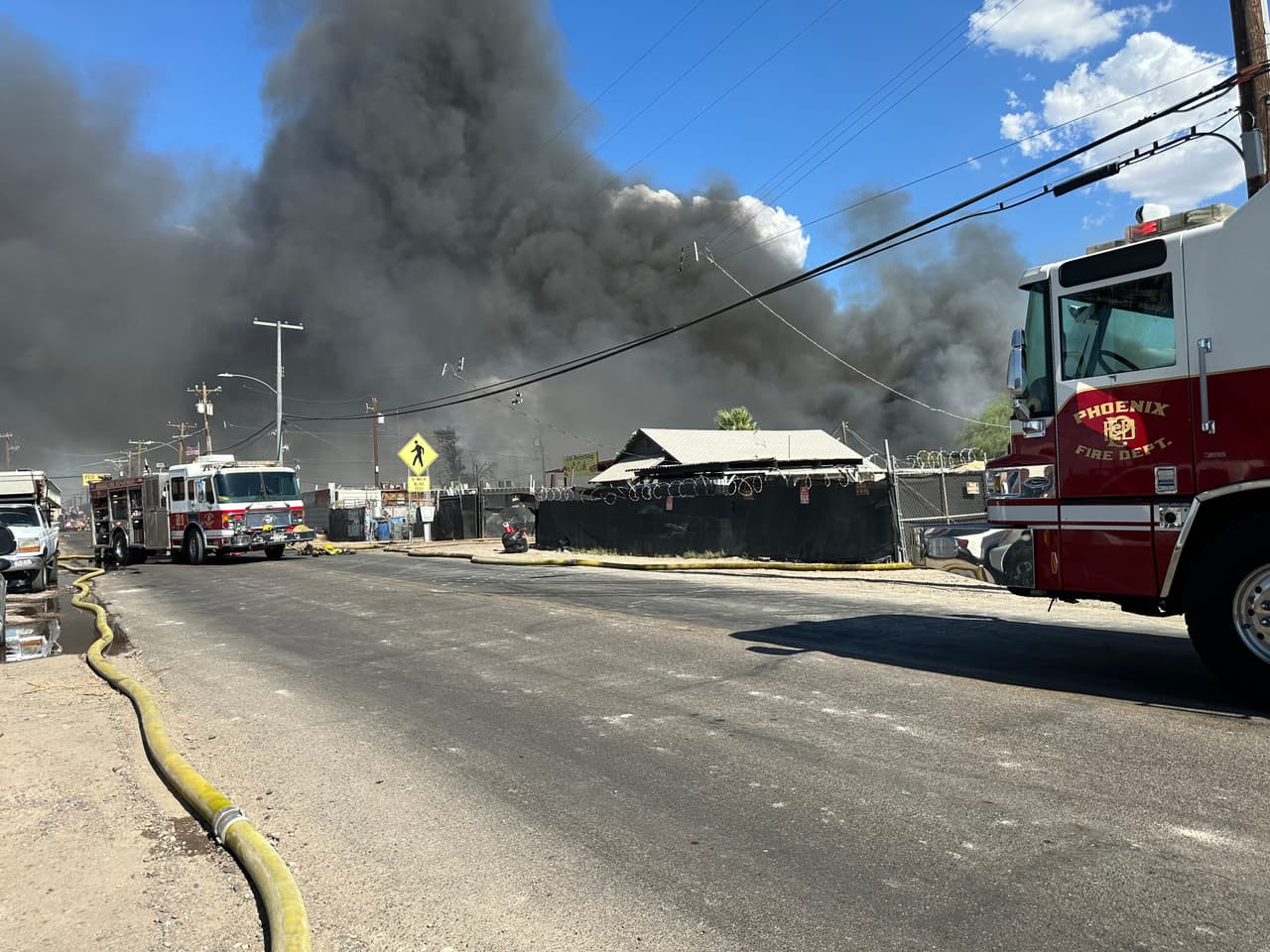 El denso humo y la dificultad de acceso a la zona 
<b>dificultaron el trabajo de las cuadrillas de bomberos.</b> Debido a esto, seis personas tuvieron que ser desplazadas de sus casas móviles.