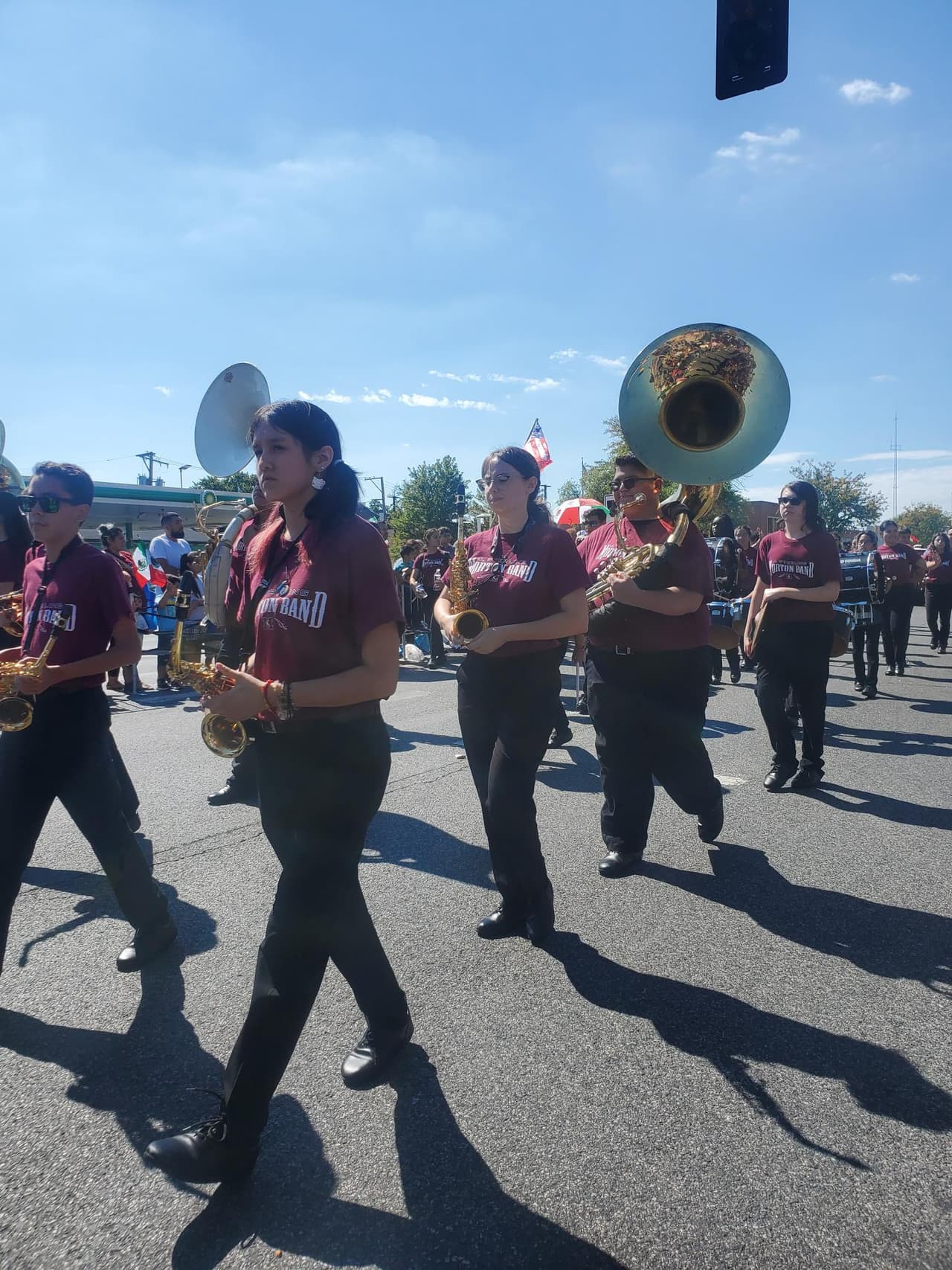 Desfile por día de la Independencia de México en Cicero. Bandas en vivo tocaron música para recordar el momento histórico de México.