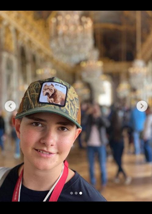 "Santiago es un niño increíble, 
<b><a href="https://www.univision.com/famosos/angelique-boyer-revela-como-se-lleva-con-santiago-el-hijo-de-sebastian-rulli-y-su-ex-cecilia-galliano-fotos">es un niño educado con muchísimo amor</a></b>, la verdad que así como es de grandote es de bueno, bueno de maduro también".
<br>