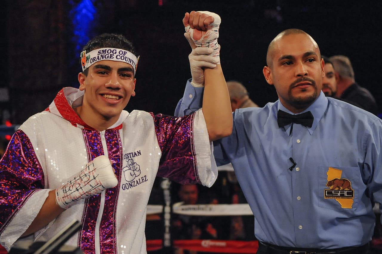 Christian 'Chimpa' González derrotó a Alejandro Ochoa por TKO