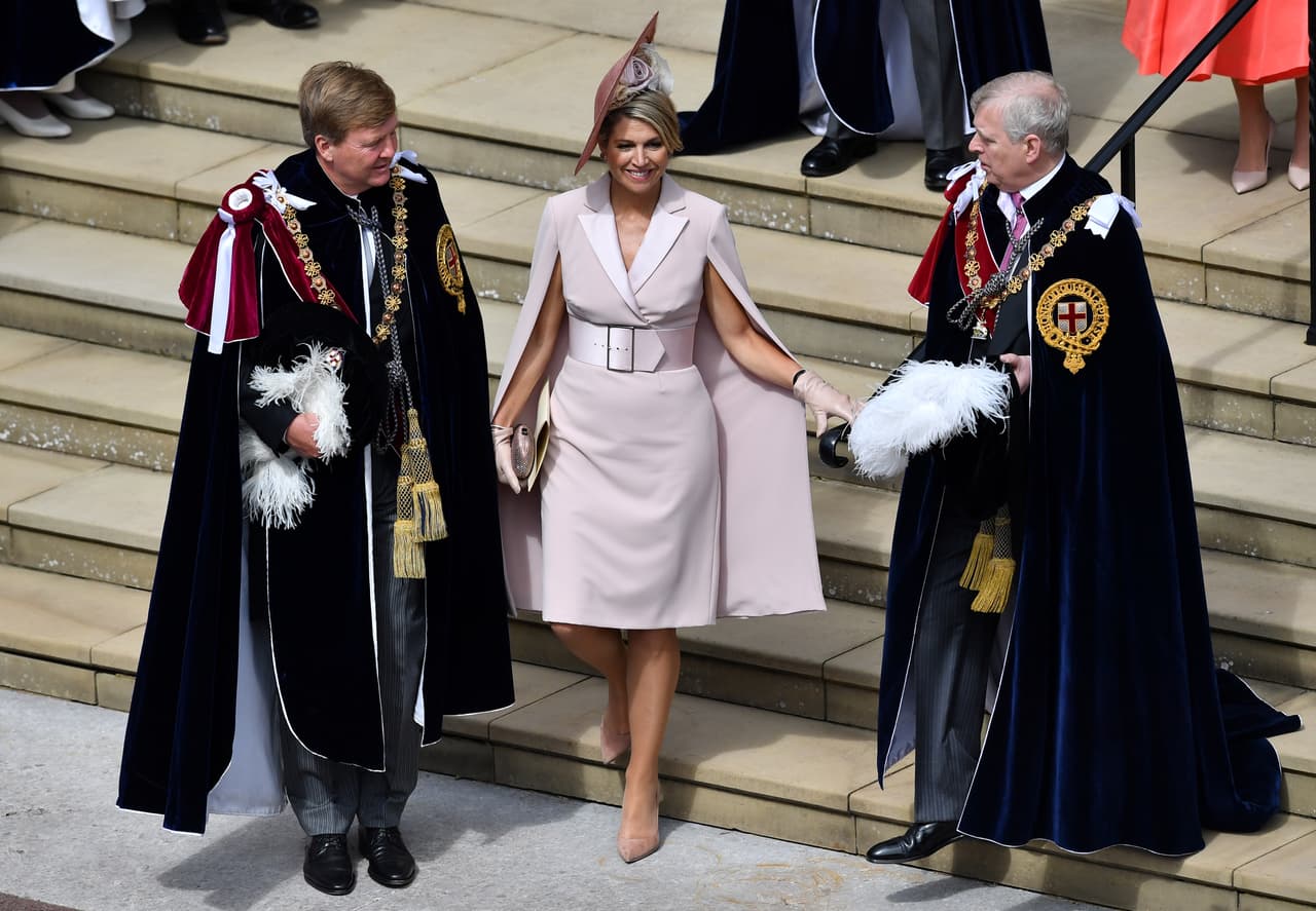 <b>Reina Máxima de Holanda</b>
<br>Sin duda a primera vista, la que más llamó la atención fue la reina Máxima de Holanda que puso un toque de ultra chic con su atuendo en tono rosa empolvado.