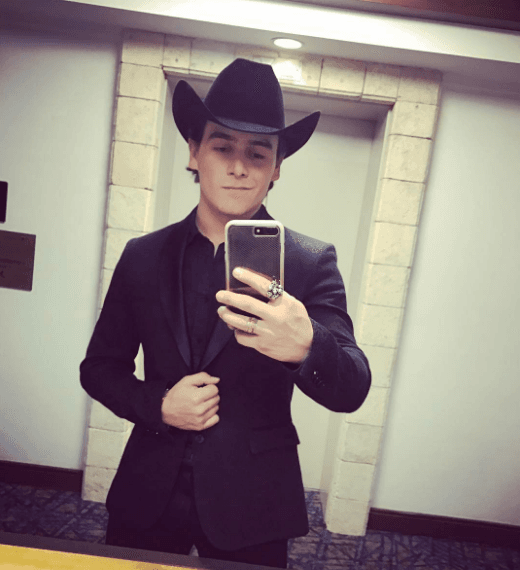 Él debutó como cantante en el Webster Hall, uno de los escenarios más importantes de Nueva York.