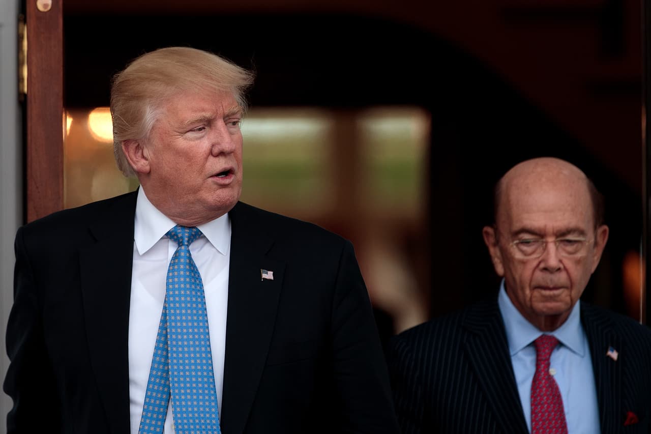 El inversor multimillonario Wilbur Ross es candidato a ser secretario de Comercio de EEUU. Ross se reunió con Trump el domingo.
