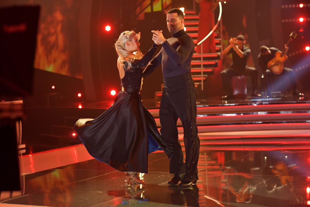 El actor estuvo acompañado en la tercera gala por la bailarina Oksana Platero.