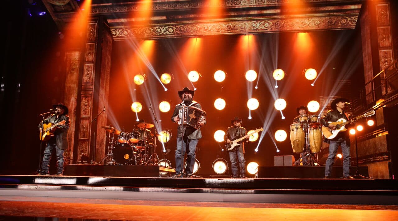 Las redes sociales no se hicieron esperar para comentar respecto a la imagen del vocalista
<b><a href="https://www.univision.com/shows/despierta-america/yo-si-soy-la-mejor-y-levanto-el-rating-esto-aseguro-niurka-en-su-regreso-al-musical-aventurera-video">Ricky Muñoz</a></b>, quien ahora luce más delgado.