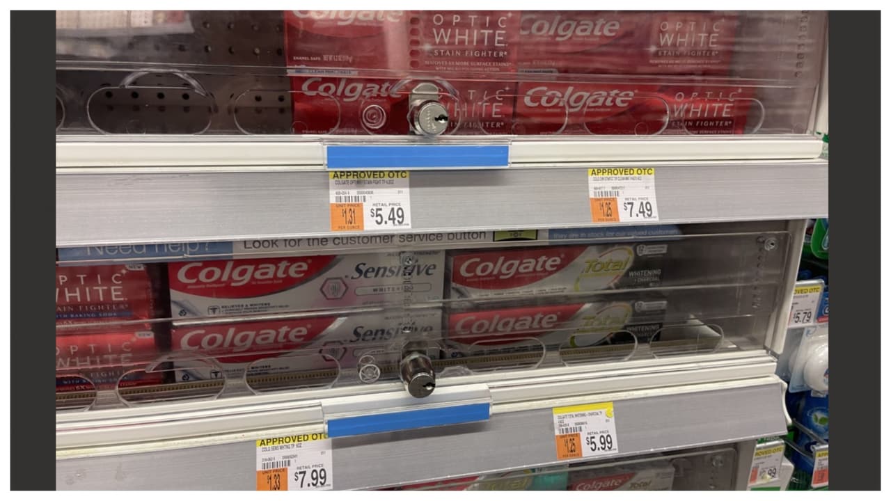 <b>Entre los productos más robados </b>(y mejor protegidos) en tiendas de la ciudad de Nueva York, están las pastas de dientes. Aunque cuestan entre $5.40 a $7.99, hay que esperar varios minutos a poder comprar una.