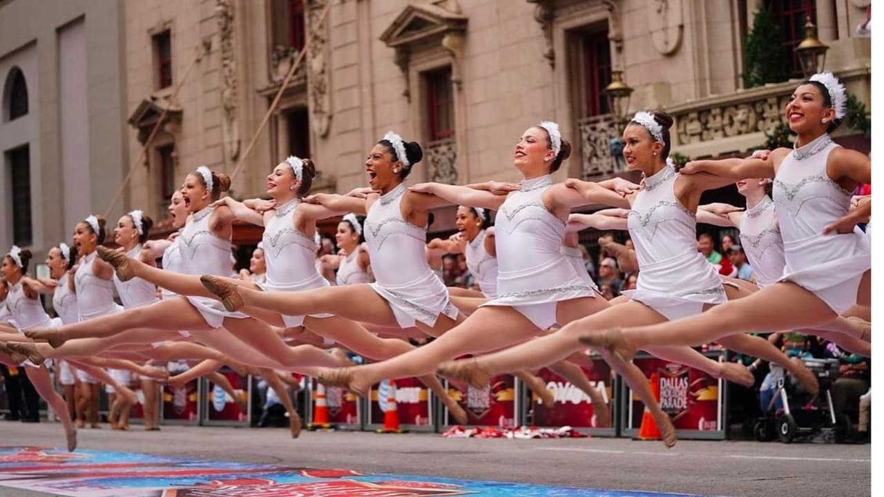 <b>¿Qué día se celebra el Desfile Navideño en la ciudad de Dallas, Texas? 🎄</b>
<br>El Desfile Navideño de Dallas, también conocido como 
<i>Dallas Holiday Parade</i>, se lleva a cabo tradicionalmente el primer sábado de diciembre. En este año el desfile está programado para el 
<b>sábado 2 de diciembre, desde las 9:00 hasta las 11:00 de la mañana</b>.