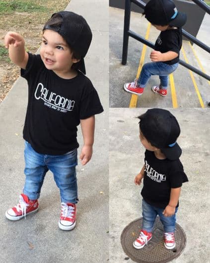 Las gorras y los tenis nunca pueden faltar en el look de Matteo.