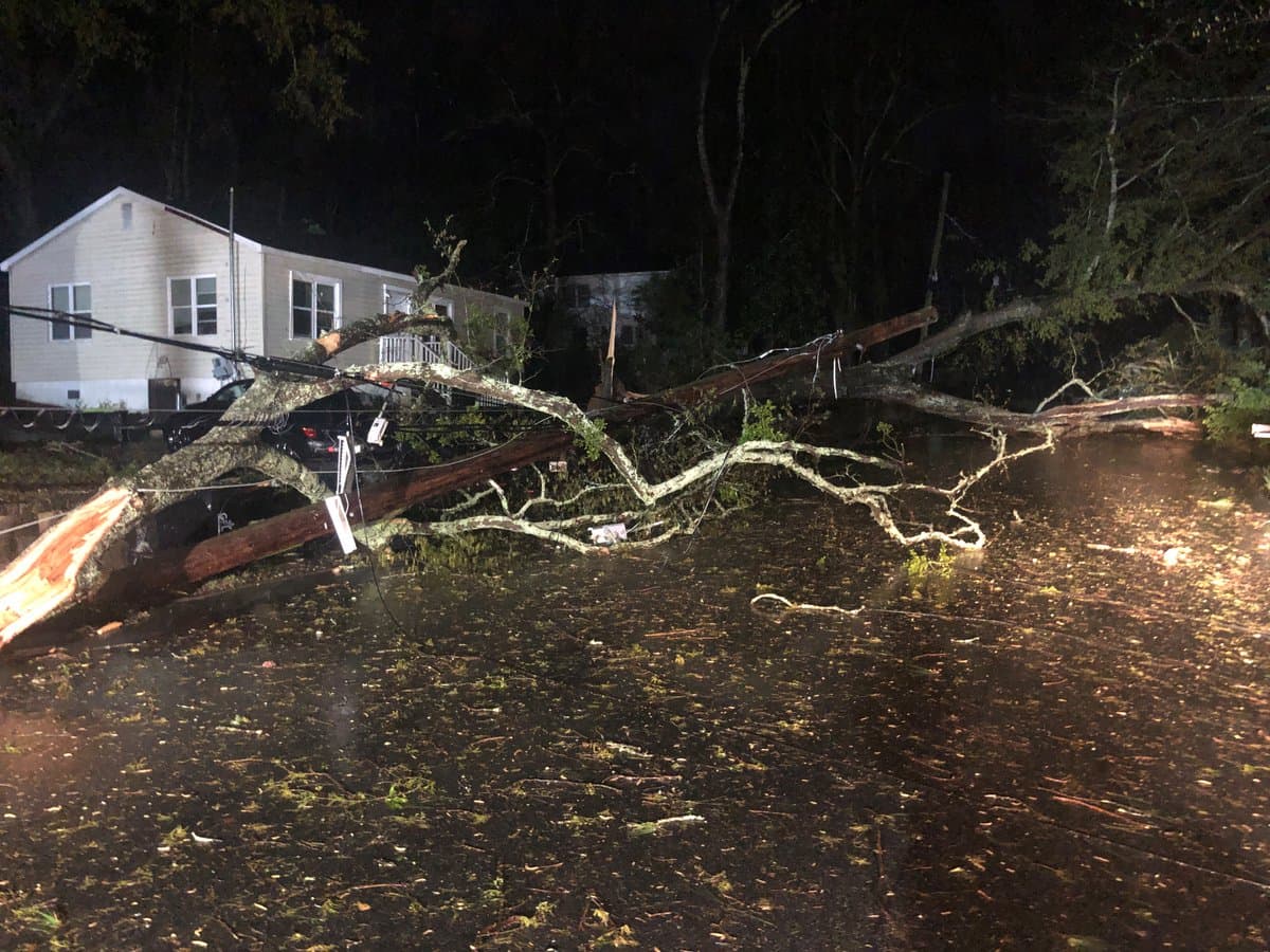 El daño continuó a lo largo de Smokey Road en la parte occidental del condado, dijeron los líderes durante una conferencia de prensa el viernes.