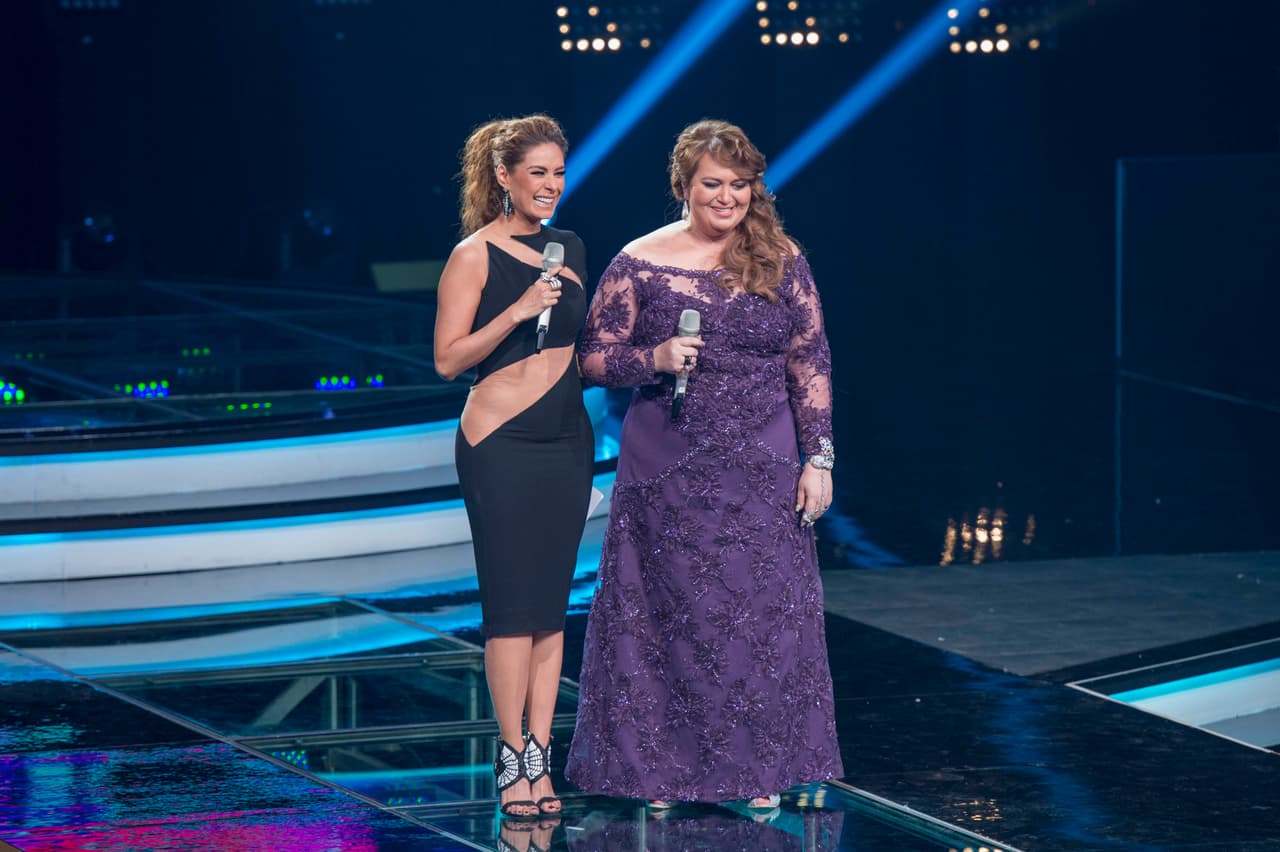 Un poco de cadera y ombligo quedaron al descubierto y pusieron muy nerviosos a Espinoza y Cristian.