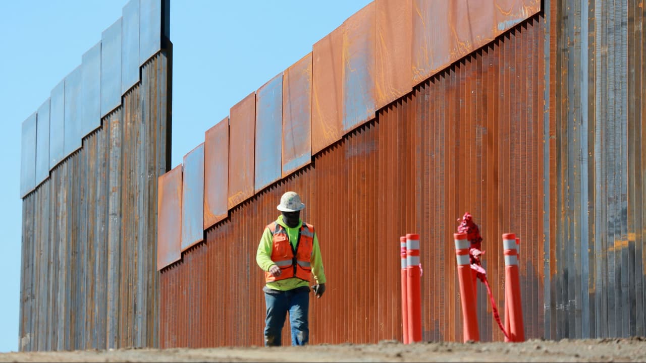 Pentágono envía al Congreso una lista de proyectos que puede paralizar para financiar el muro