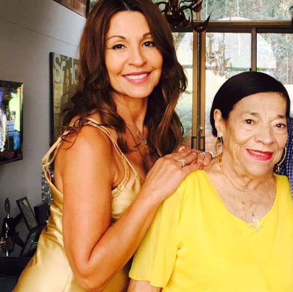 Uno de los golpes más duros que ha tenido que vivir fue la muerte de su madre, la señora Delia Patiño, quien murió en octubre del 2016 a los 85 años de edad por una infección pulmonar.