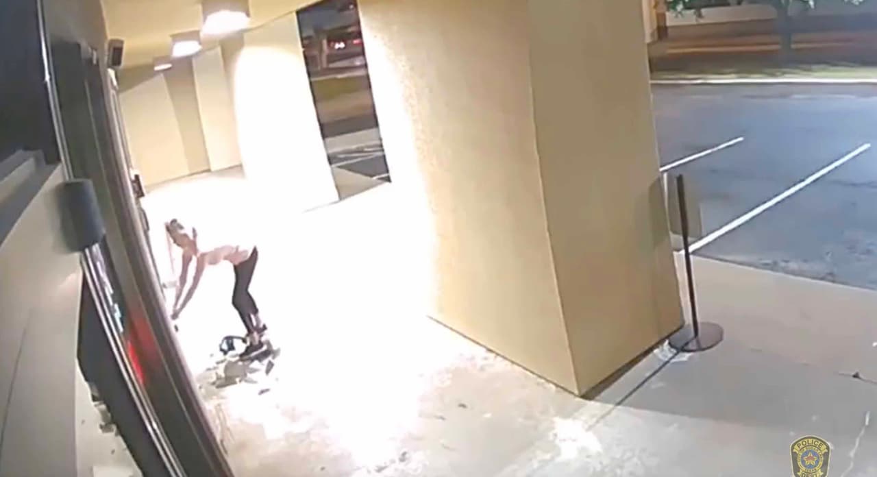 La autoridades solicitan ayuda de la comunidad para identificarla y dar con su paradero.