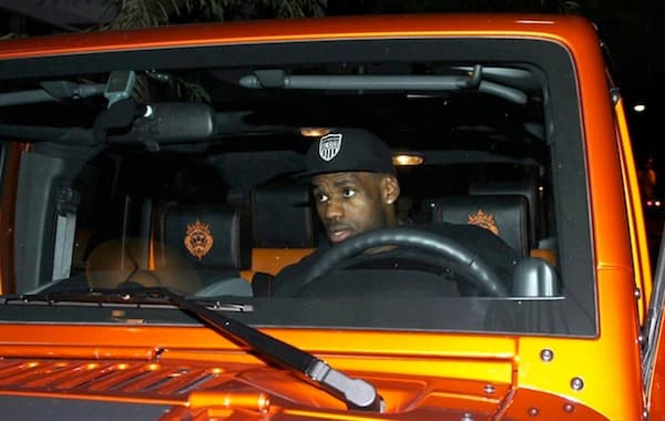 Además de aquel modelo, también se ha visto a 'King James" en un 
<b>Wrangler 2010</b> con carrocería anaranjada. Este vehículo fue puesto en subasta en 2014 con un precio inicial de 50,000 dólares y sólo 1,000 millas recorridas. Según se informó en la ocasión, este Jeep costó originalmente 33,000 dólares, y LeBron agregó otros 30,000 dólares para personalizarlo incluyendo un robusto sistema de audio, entre otros lujos.