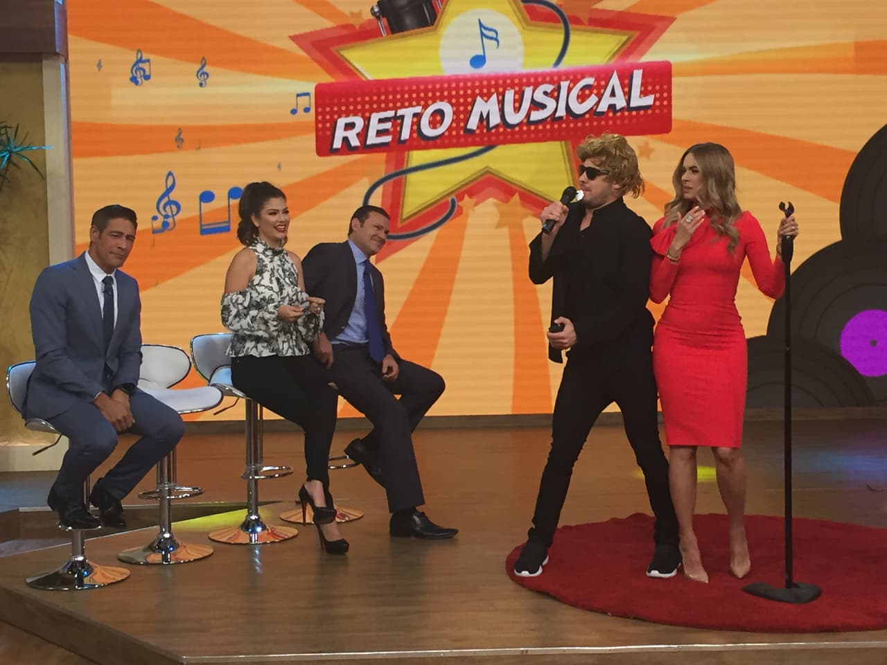 Mientras William cantaba y Galilea bailaba, Ana Patricia, Johnny y Alana morían de risa.