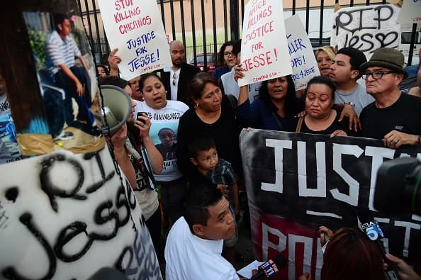 Romero falleció la tarde del 9 de agosto en un tiroteo con agentes del Departamento de Policía de Los Ángeles (LAPD). Mientras la policía indica que el menor de edad estaba armado y disparó contra los agentes del orden, la madre del fallecido asegura que su hijo no tenía una pistola.