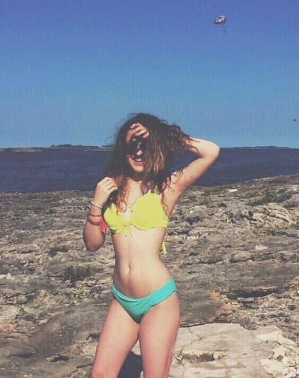 La joven tiene algo más de 40 mil seguidores en Instagram con quien comparte sus viajes, su relación y su gusto por hacer deporte.