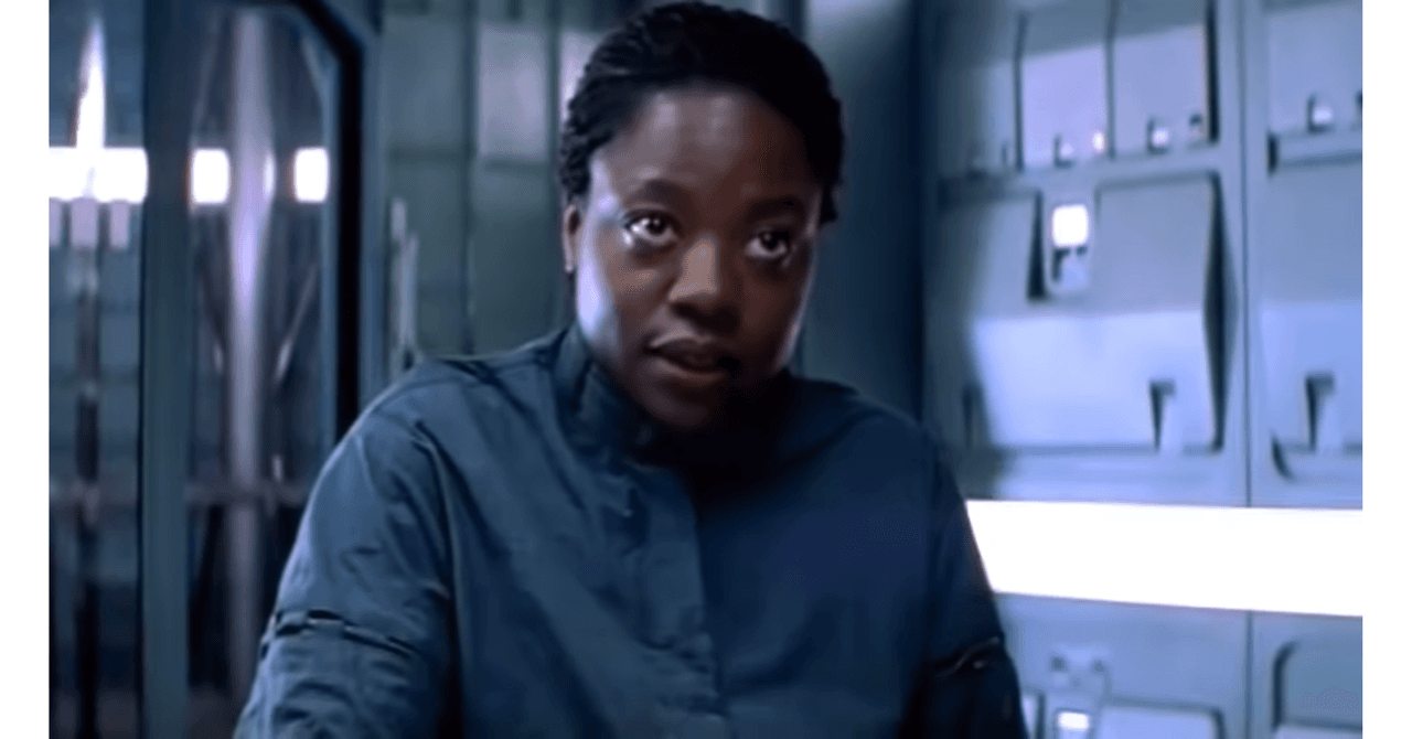 <b>'Solaris' </b>
<br>
<br>Para prueba del talento de la actriz está su rol de la doctora Gordon, una psicóloga que es enviada a investigar qué sucede cuando los seres queridos de su tripulación comienzan a "aparecer" en la nave espacial. 
<br>