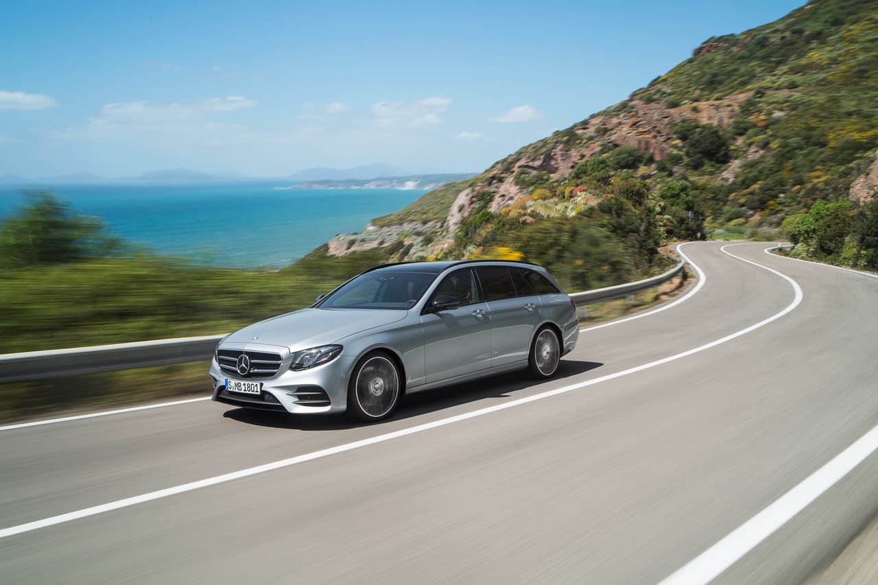 Aunque la Mercedes-Benz E400 Wagon 2017 está lejos de ser el auto más costoso en el establo de Mercedes-Benz, si es el que atre a los compradores más pudientes de la marca.