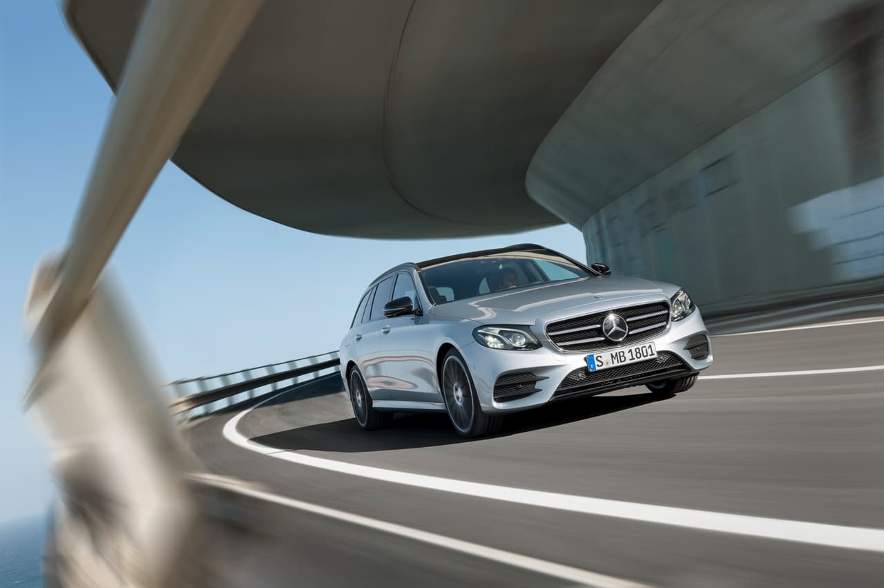 La nueva Mercedes-Benz E400 wagon 2017 nos demuestra que la 'station wagon' está viva y coleando