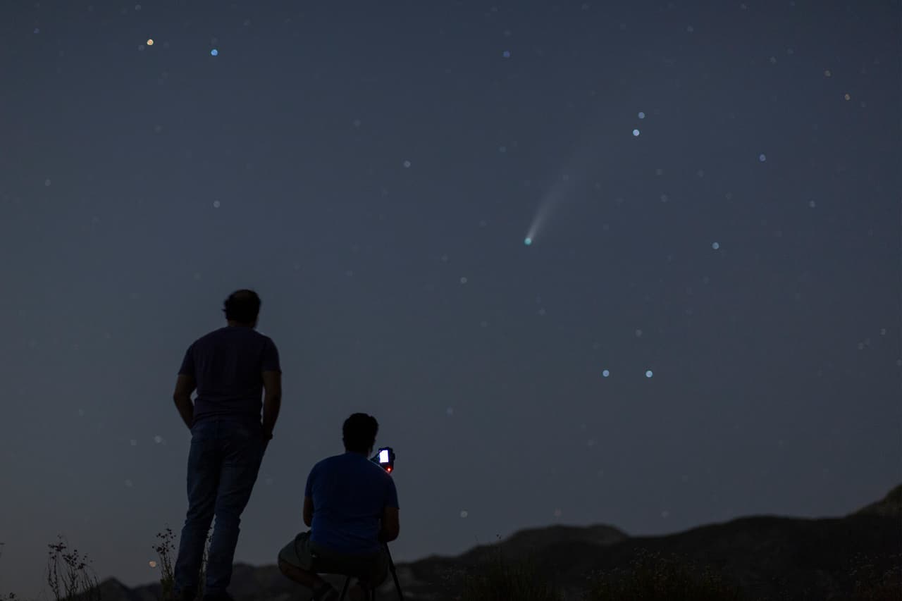 Un cometa, lluvia de estrellas y la alineación de planetas: eventos celestiales que nos invitan a voltear al cielo.
