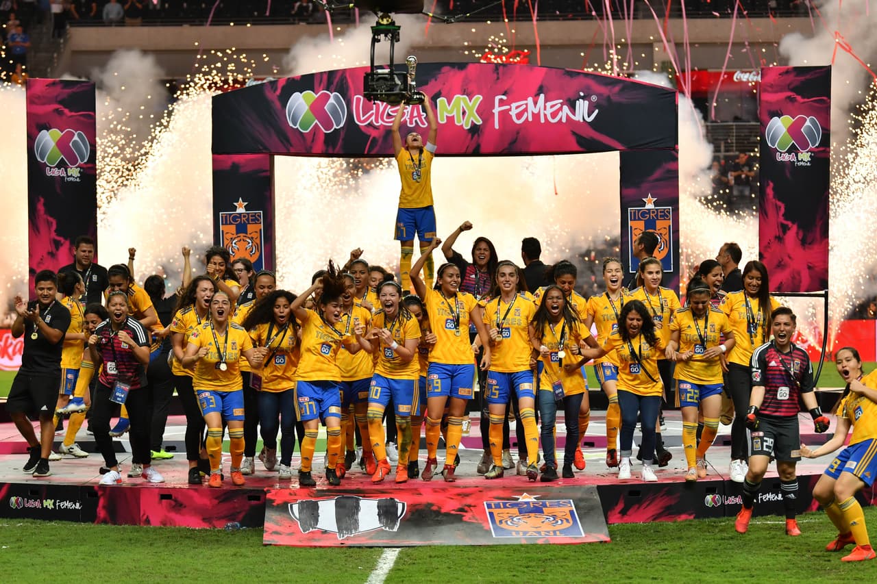 Tigres se corona campeón de la Liga MX Femenil tras vencer 2-1 a Monterrey en el Juego de Vuelta de la gran Final del Clausura 2019 y con un 3-2 en el global en partido efectuado en el Estadio BBVA. Así fueron los festejos de las felinas campeonas.