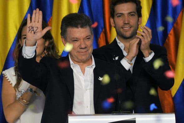 El presidente reelegido fue acompañado por su familia y el nuevo vicepresidente, Germán Vargas Lleras.