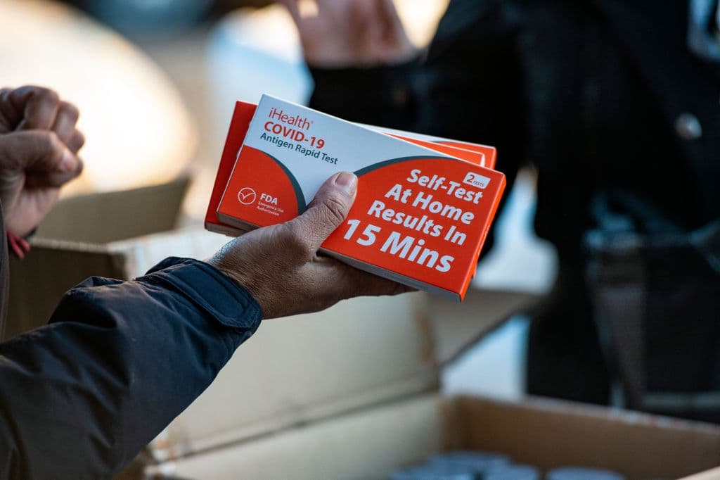 La administración de Biden informó este viernes que más de 60 millones de familias ya ordenaron las pruebas caseras de coronavirus a través del nuevo
<a href="https://www.covidtests.gov/ " target="_blank">sitio web</a>.