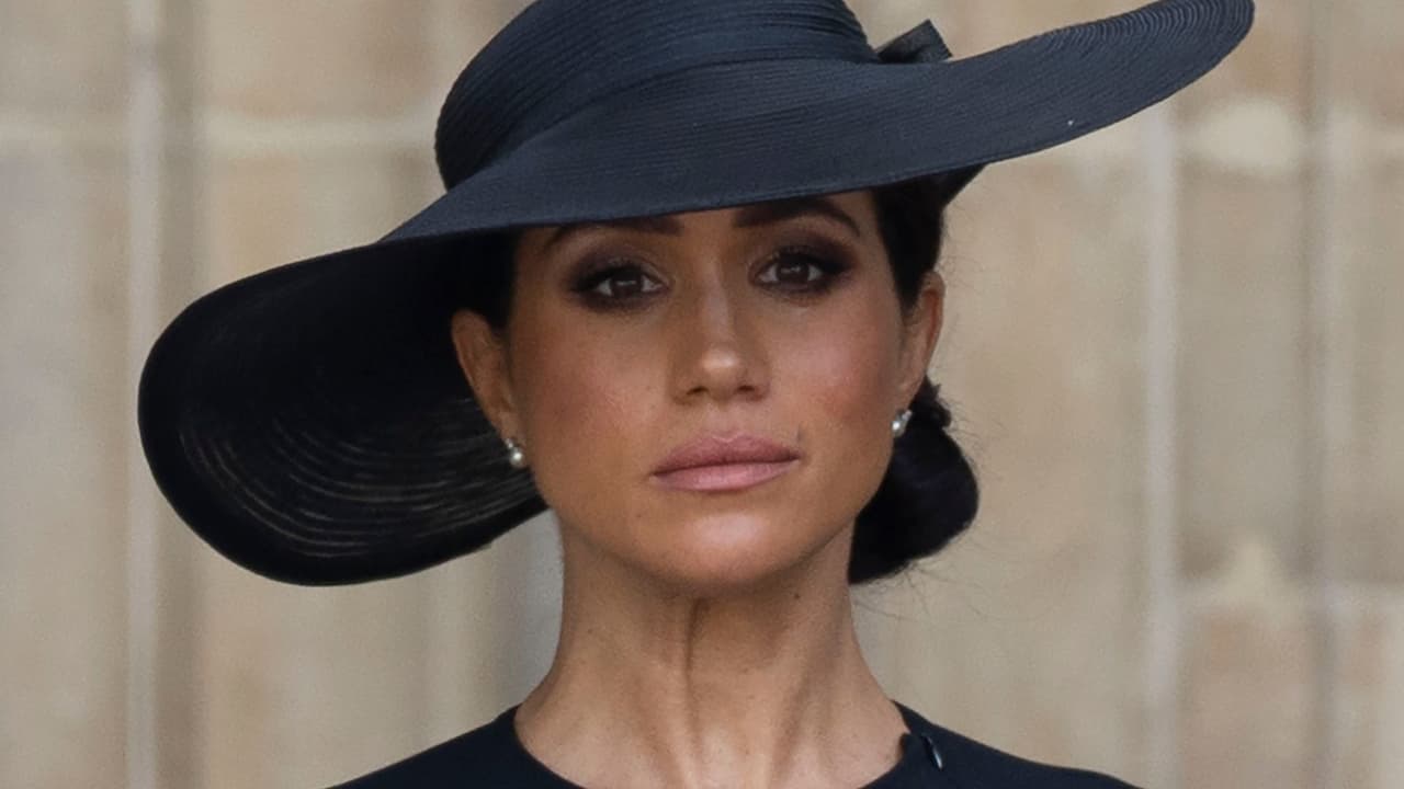 Meghan Markle rompe en llanto en el funeral de la reina Isabel: fotos
