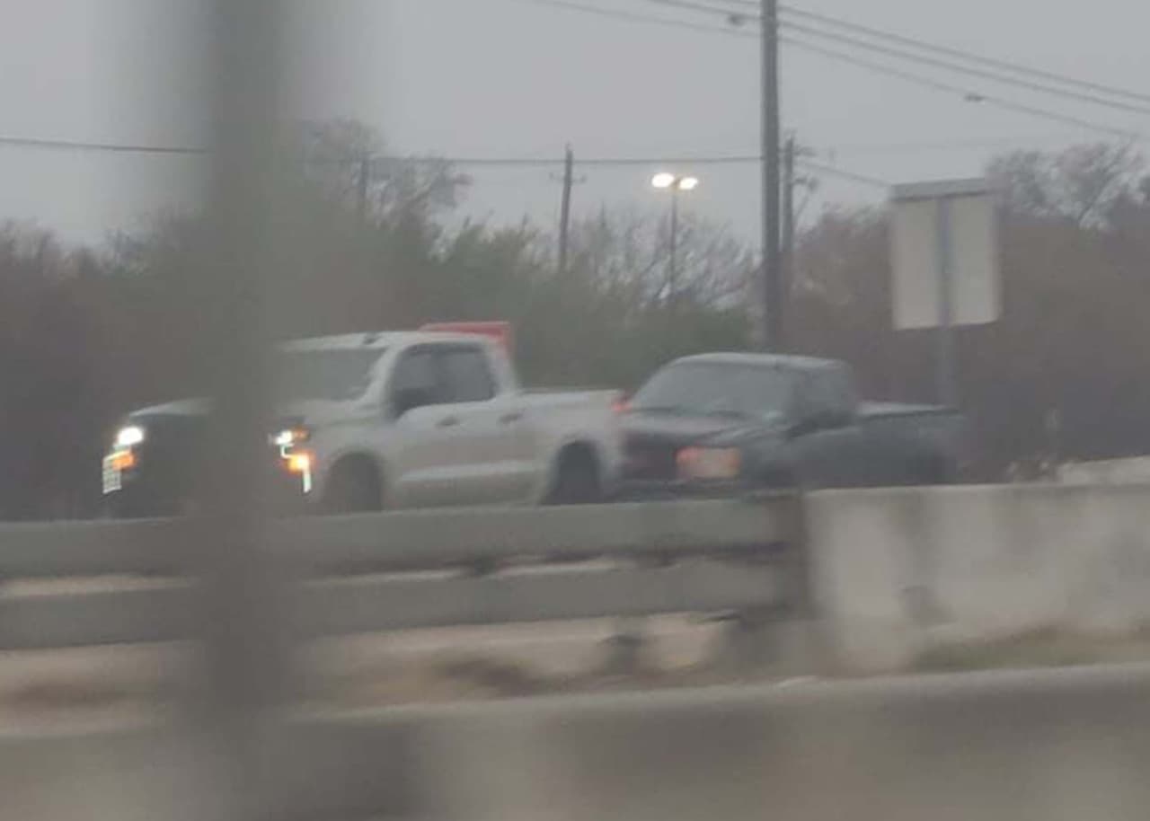 Se pide a las personas evitar puentes y pasos elevados.