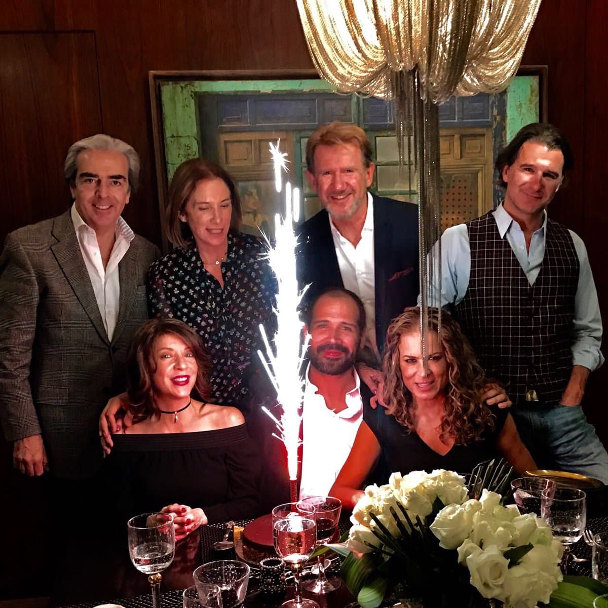 Las salidas de la pareja con sus amigos más íntimos son muy frecuentes y las comparten en Twitter.