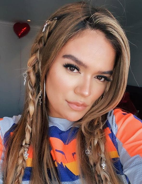 Aunque 
<b>Karol G </b>tiene una exitosa carrera y es idolatrada por millones de seguidores, también ha sido 
<b><a href="https://www.univision.com/famosos/karol-g-celulitis-instagram-fotos-sin-filtros">blanco de críticas por su peso</a></b>. 
<br>