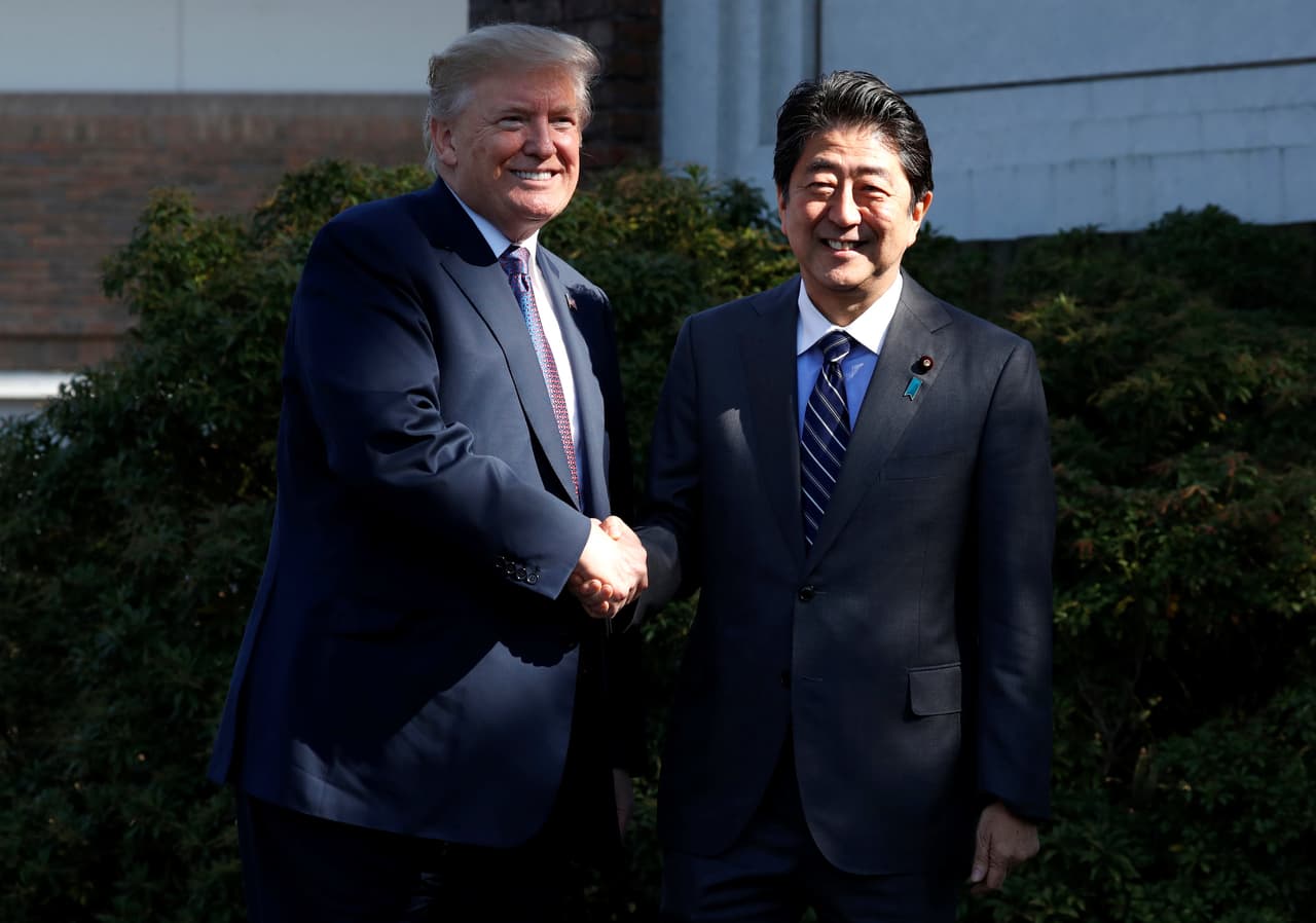 Trump llega a Japón en medio de la creciente tensión con Corea del Norte