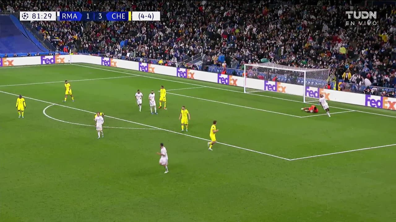 ¡TIRO ATAJADO! disparo por Luka Modric.