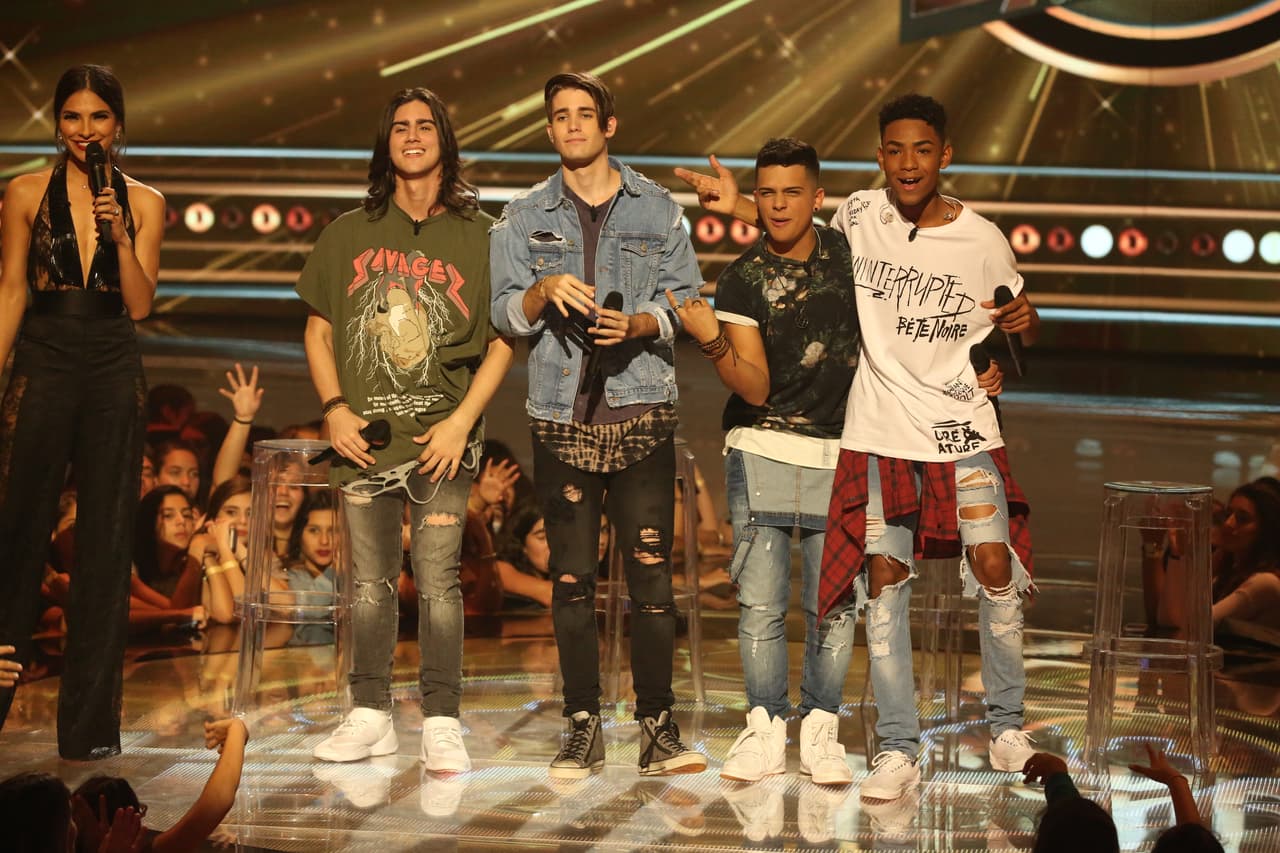 Luego cantaron "Moneda" de Prince Royce en su propia versión. 
<a href="http://www.univision.com/shows/la-banda/los-chicos-arrancaron-suspiros-cantando-moneda-de-prince-royce-video" target="_blank">Mira el performance.</a>