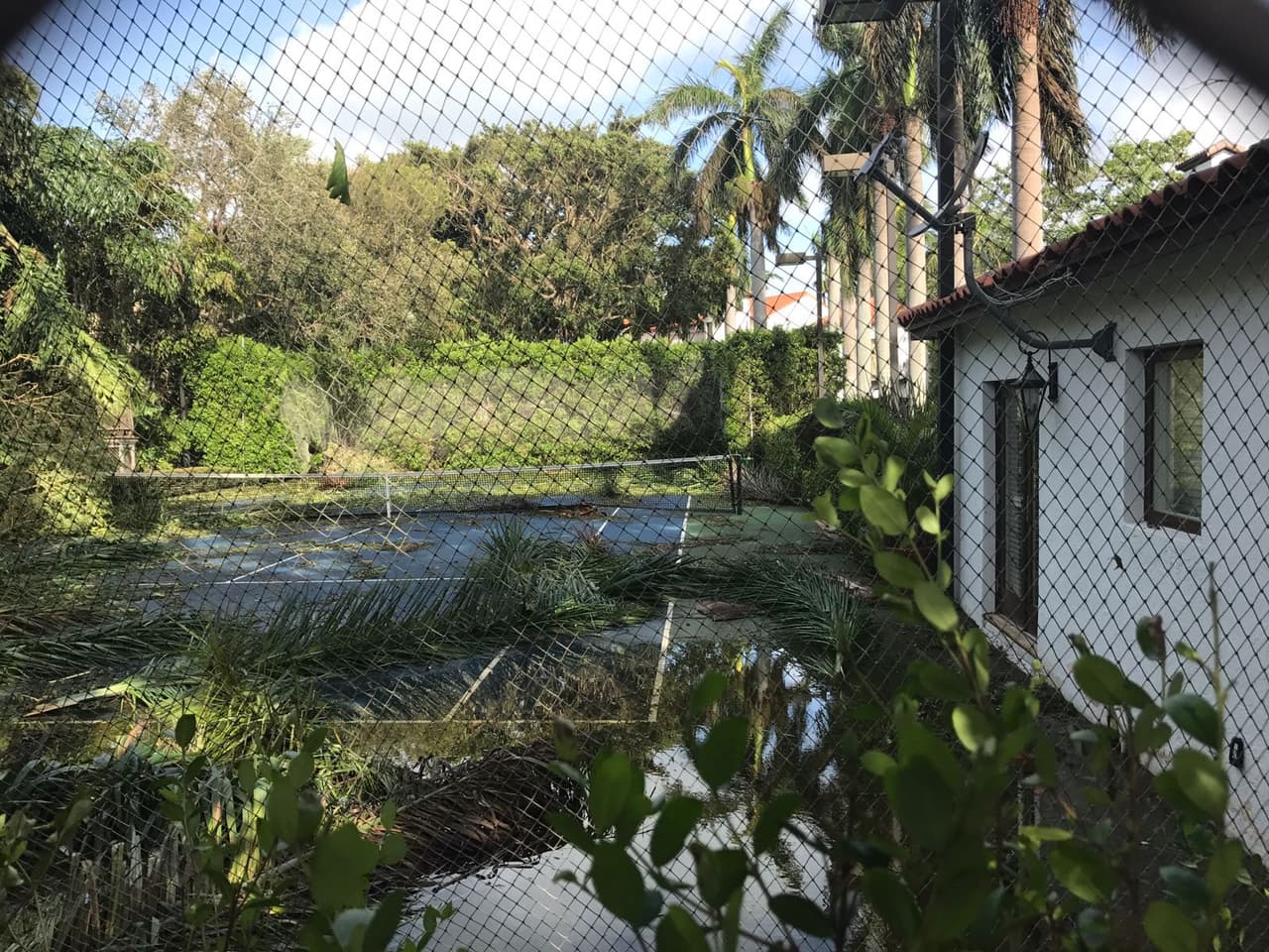 El cantautor español Alejandro Sanz tendrá que hacer algunas reparaciones.