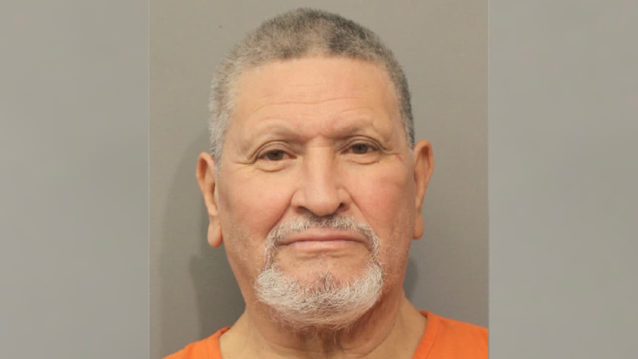 Salvador Muneton de 66 años fue arrestado por conducir en presunto estado de ebriedad y se le impuso una fianza de 100 dólares.