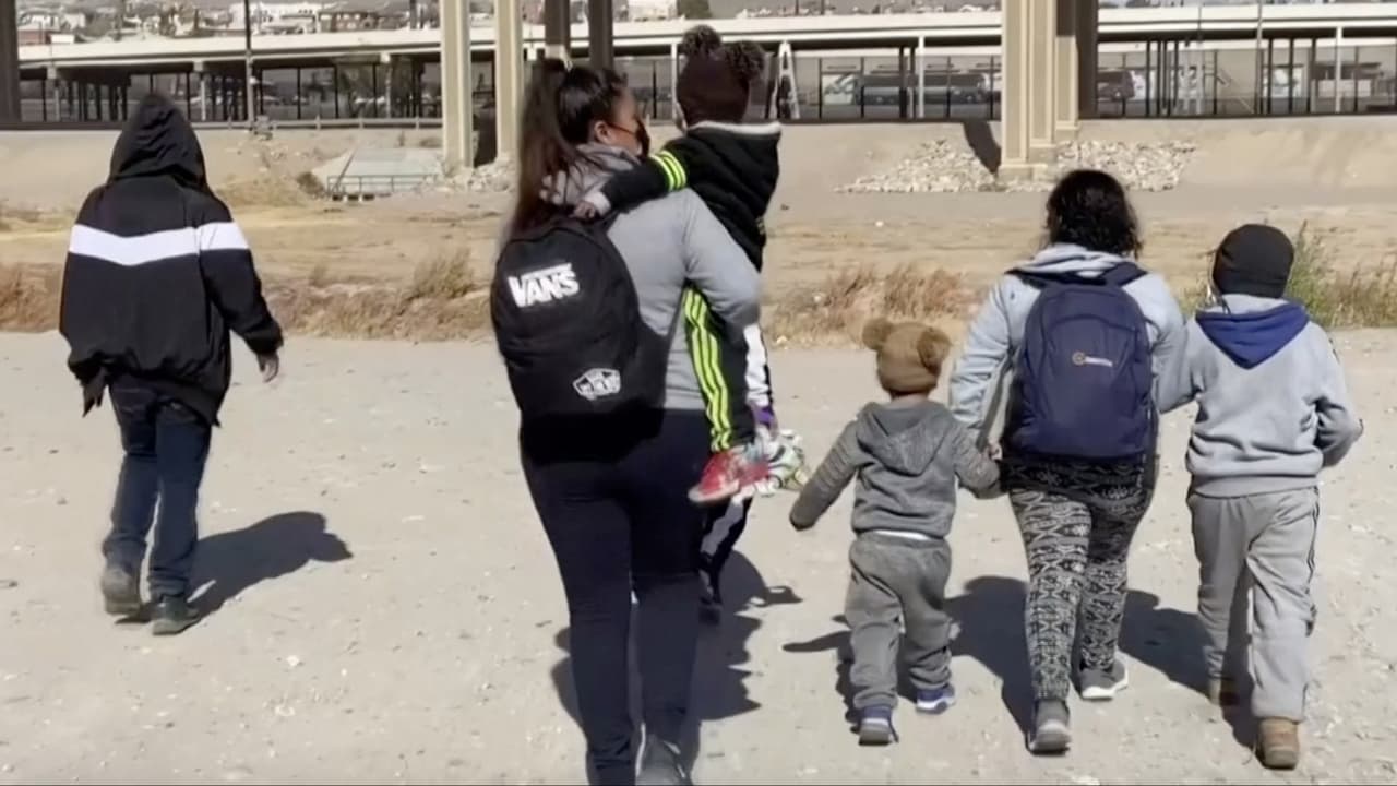 En video. ¿Qué incluyen las nuevas órdenes ejecutivas migratorias del presidente Joe Biden? Con la firma de tres nuevas órdenes ejecutivas, el presidente puso fin a las medidas migratorias puestas en marcha por Trump. Los decretos permitirán una revisión de las políticas adoptadas por la anterior Administración e intentarán rectificar sus consecuencias.