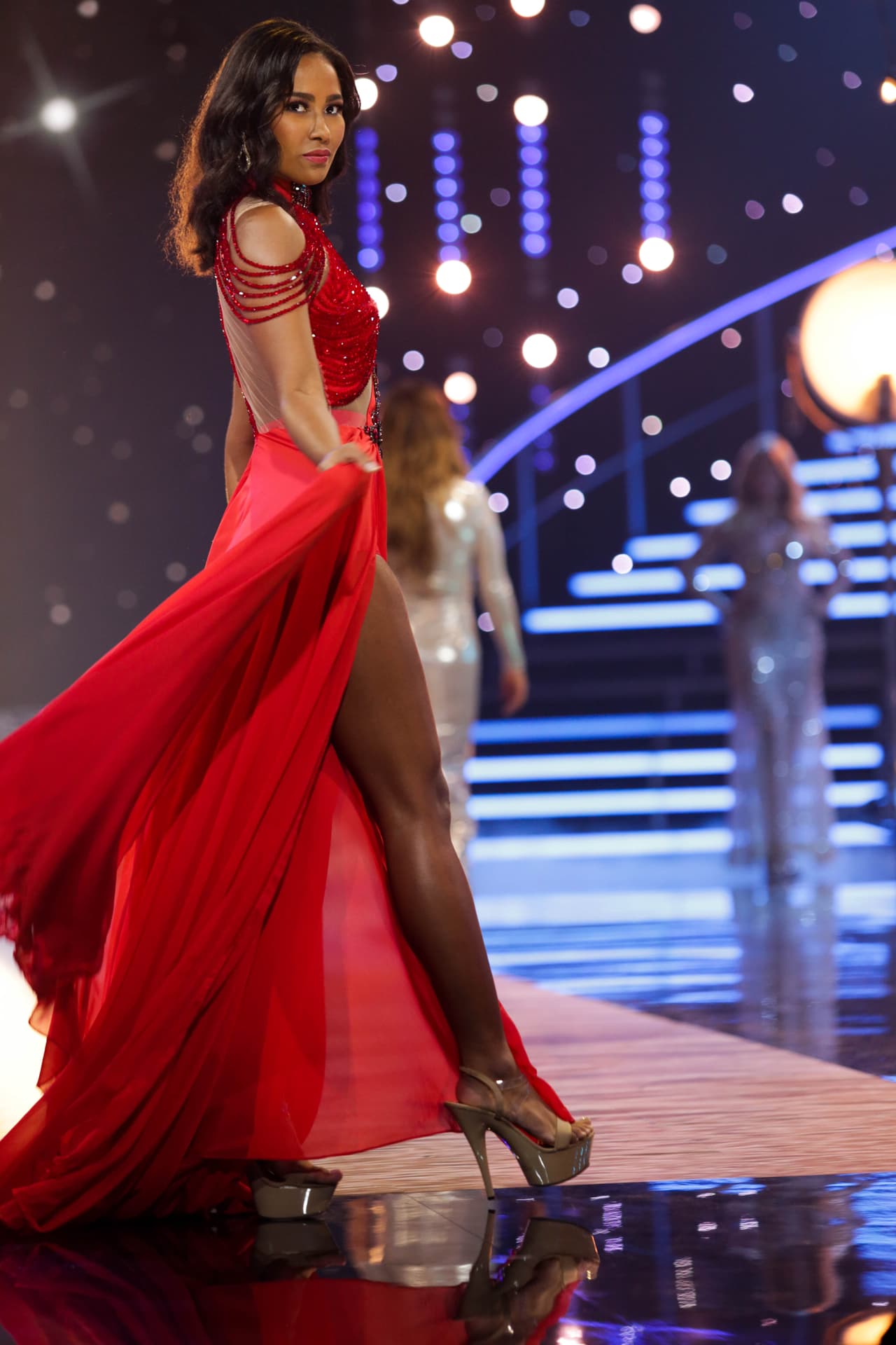 A la mita del programa pudimos ver a Brenda desfilando al ritmo de Ha Ash.