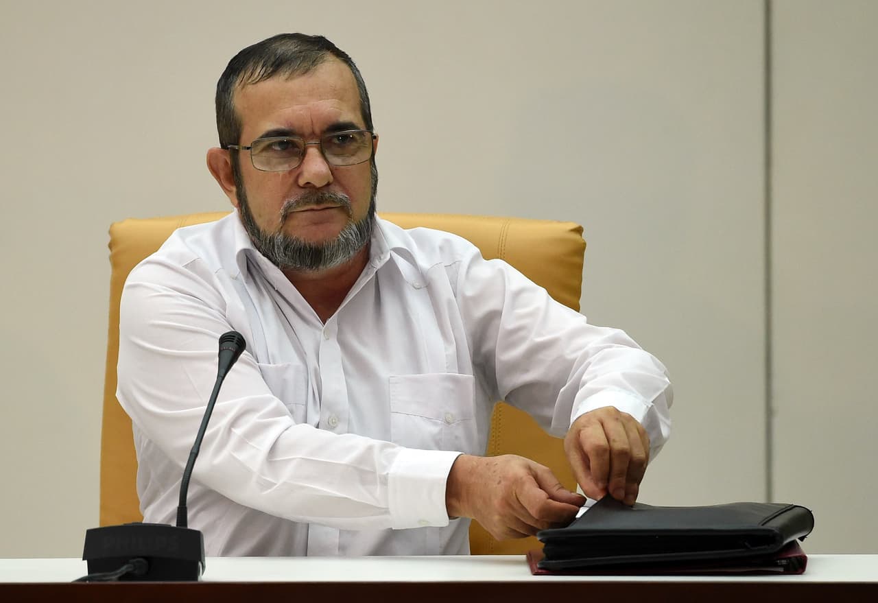 Líder de las FARC suspende la compra de armas