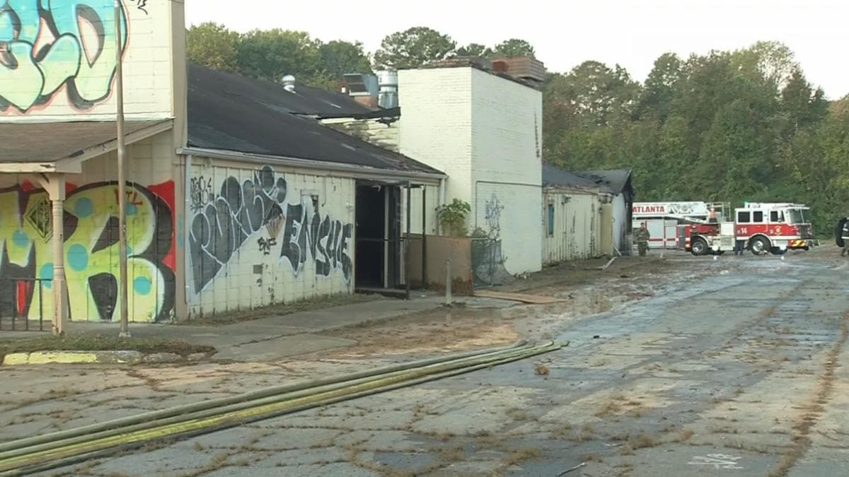 El edificio está ubicado cerca de la cuadra 2300 de Metropolitan Parkway, al suroeste de Atlanta.