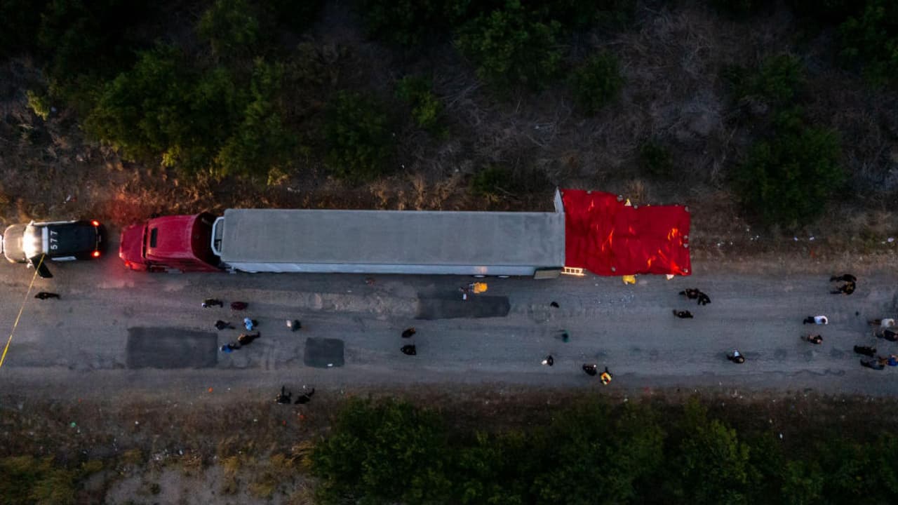 La muerte de 50 inmigrantes en Texas se politiza; esto dice Abbott, Biden y otros líderes